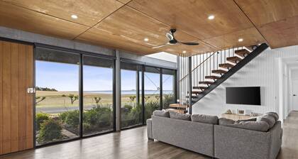 Family sized home or couples retreat with plenty of space with spectacular views