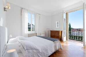 4 bedrooms, iron/ironing board, free WiFi, bed sheets - Villa Marie by Terry's Homes (Cannes)