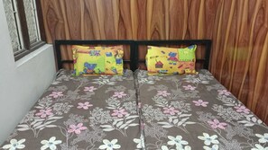 Triple Room - Shivanjali Bhakt Niwas (Ujjain)