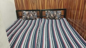 Basic Double or Twin Room - Shivanjali Bhakt Niwas (Ujjain)