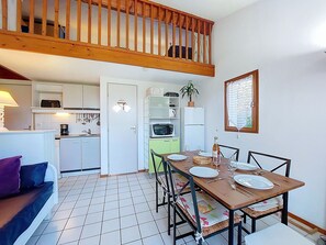 Dining - Bois Soleil by Interhome (Saint Palais sur mer)