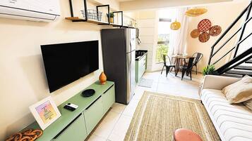 Apartment | Living area | Flat-screen TV