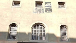A building with the sign "LOWEN GRABEN" above the entrance. There are arched windows with barred glass, and a large letter "A" is displayed at the entrance. - Barabas Hotel Luzern (Lucerne)
