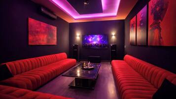 Basic Room, City View | Living area