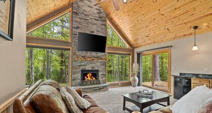 Lakeside Retreat! 3-Bedroom Cabin on Boom Lake with Beach and Dock