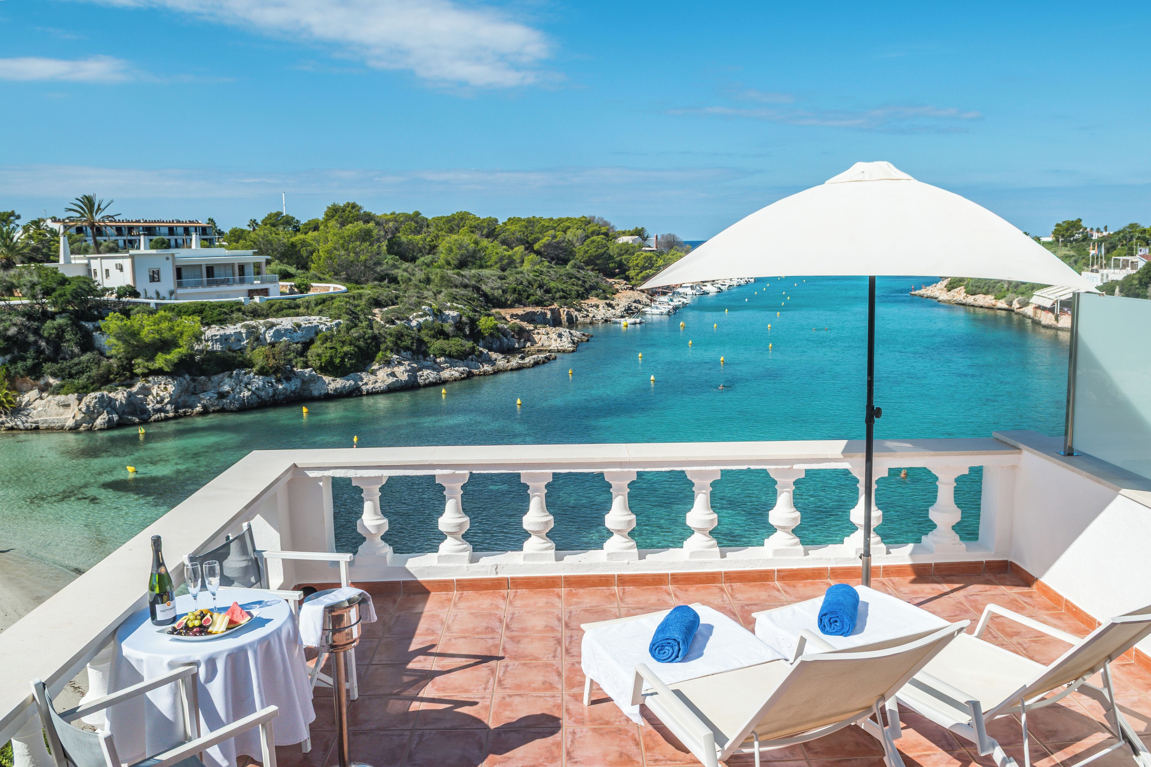 Superior tweepersoonskamer, balkon, uitzicht op zee | Een minibar, een bureau, babybedden (toeslag), gratis wifi