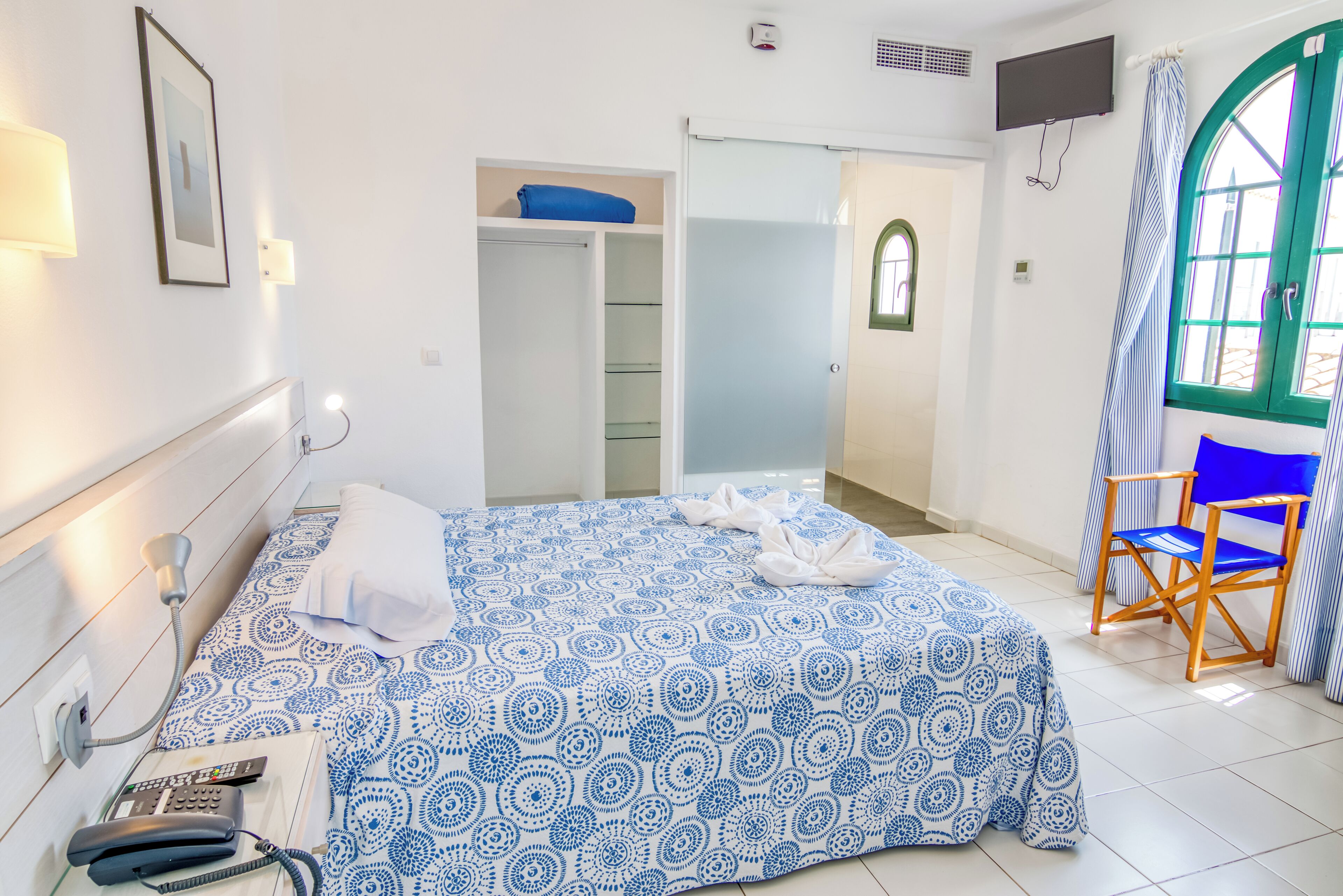 Standard-Doppel- oder -Zweibettzimmer, Gartenblick | Schreibtisch, kostenloses WLAN