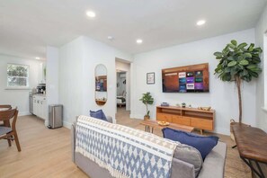Interior - New | Walk to UF/Stadium Near UFHealth/Downtown (Gainesville)