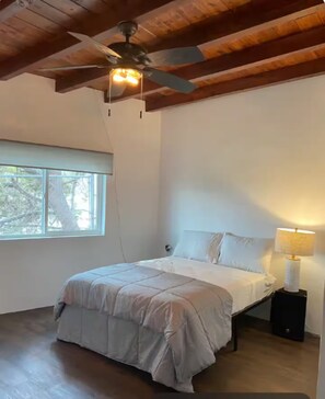 3 bedrooms, iron/ironing board, WiFi - Charming house at the best surf spot at San Miguel. Guadalupe Valley 5 min away. (Ensenada)