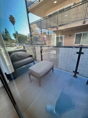 Property grounds - Brand newl 4-bedroom 3 ba  townhome best location Redwood City (Redwood City)
