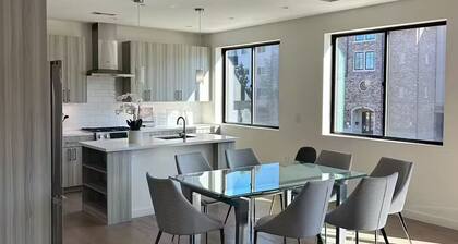 Brand newl 4-bedroom 3 ba townhome best location Redwood City