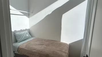 4 bedrooms, iron/ironing board, Internet, bed sheets