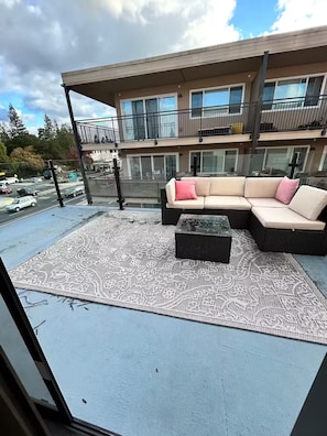 Property grounds - Brand newl 4-bedroom 3 ba townhome best location Redwood City (Redwood City)