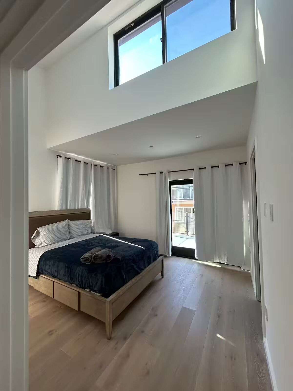 4 soverom, strykejern/-brett, internettilgang og sengetøy