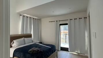 4 soverom, strykejern/-brett, internettilgang og sengetøy