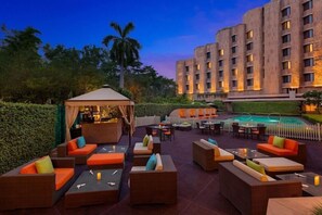Outdoor dining - ITC Maurya, a Luxury Collection Hotel (New Delhi)