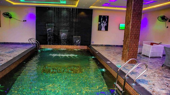 Sauna, steam room, body treatments, hydrotherapy, aromatherapy