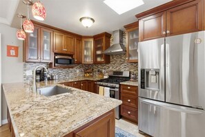 Fridge, microwave, oven, stovetop - Bali-Style Backyard Retreat w/sauna & Cabana Bar & Sunroom (San Diego)