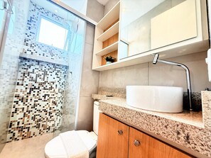 Comfort Apartment | Bathroom - Hosts BR - Viva Praia do Futuro (Fortaleza)