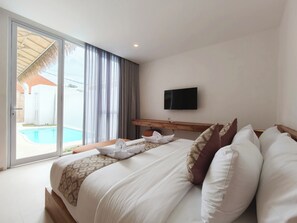 Deluxe Villa, 2 Yatak Odası, Veranda, Havuz Manzaralı | Masa, dizüstü bilgisayar çalışma alanı, ücretsiz kablosuz İnternet 