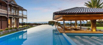 Pelican Clifftop Estate | Magistic views with pool
