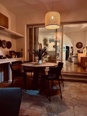 Dining - Beautiful house for 4 people with WiFi  et  11.50 m mooring (PORT GRIMAUD)