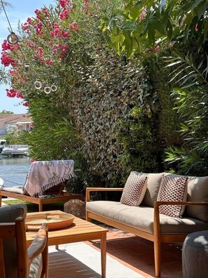 Property grounds - Beautiful house for 4 people with WiFi  et  11.50 m mooring (PORT GRIMAUD)