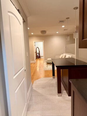 Interior - Modern spacious 2-bedroom apartment mins from NYC with AC (West New York)