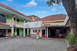 Vista frontal de la propiedad