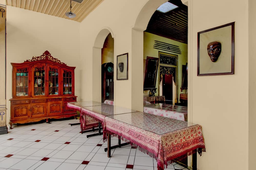 OYO 95140 Metro Guest House