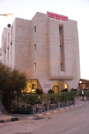 View from property - La Maison Hotel (Wadi Musa)