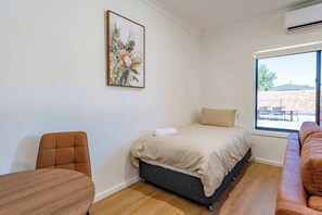 Unclassified image, 5 of 11, button