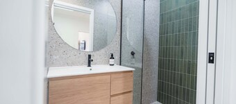 Ropa Standard Queen Suite - Luxe Stay in Dubbo