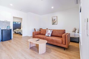 Unclassified image, 4 of 12, button - Ropa Accessible Suite - Luxe Stay in Dubbo (Dubbo)