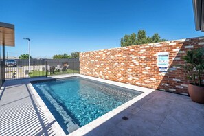 Unclassified image, 2 of 12, button - Ropa Accessible Suite - Luxe Stay in Dubbo (Dubbo)