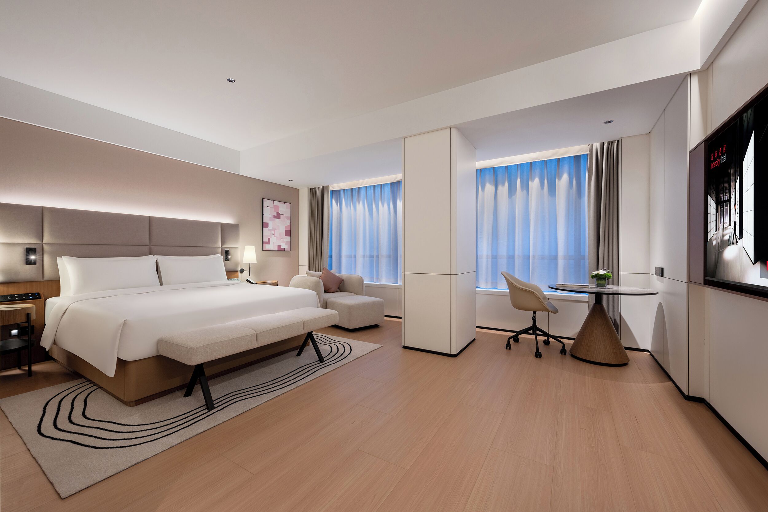 Quarto casal premier, vista para a cidade | Escrivaninha, espaço de trabalho para notebook, quartos à prova de som