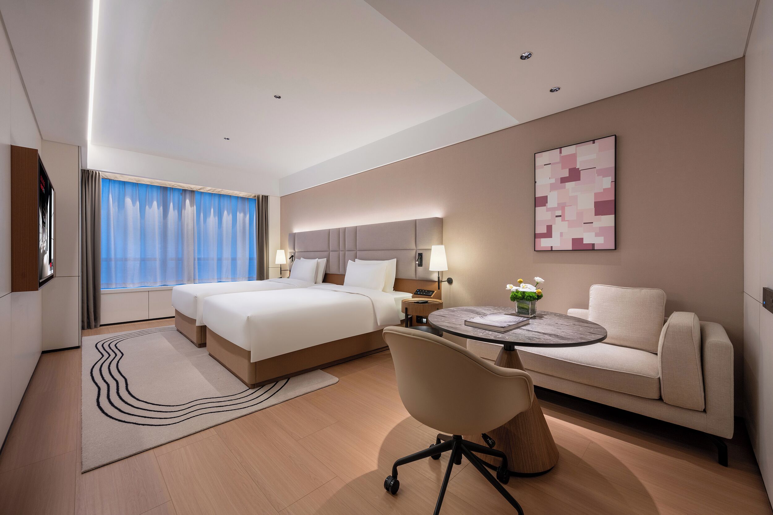 Quarto duplo superluxo, vista para a cidade | Escrivaninha, espaço de trabalho para notebook, quartos à prova de som