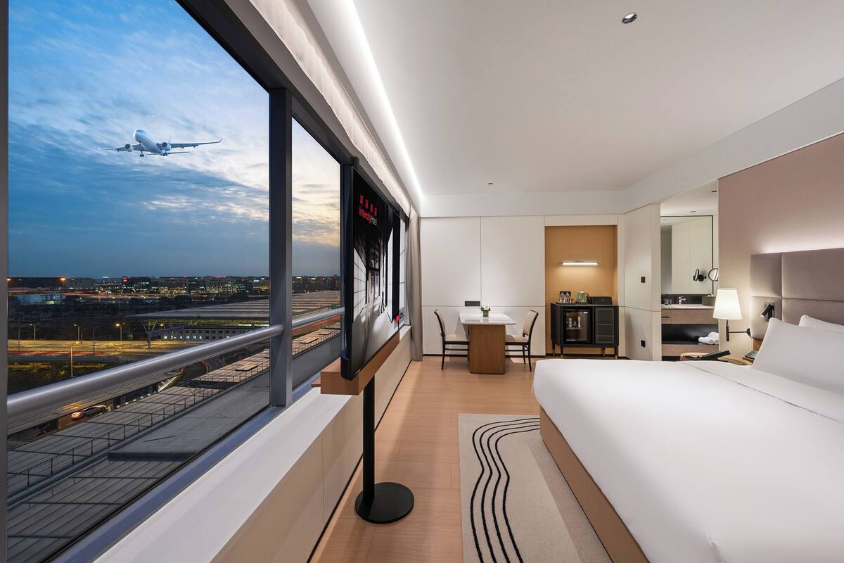 Doppia Executive, vista città | Una scrivania, postazione laptop, insonorizzazione, ferro/asse da stiro