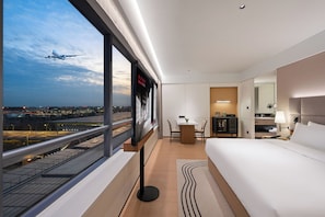 Executive Double Room, Non Smoking, City View | Egyptian cotton sheets, premium bedding, down duvets, memory-foam beds - IntercityHotel Hongqiao Transportation Hub (Shanghai)