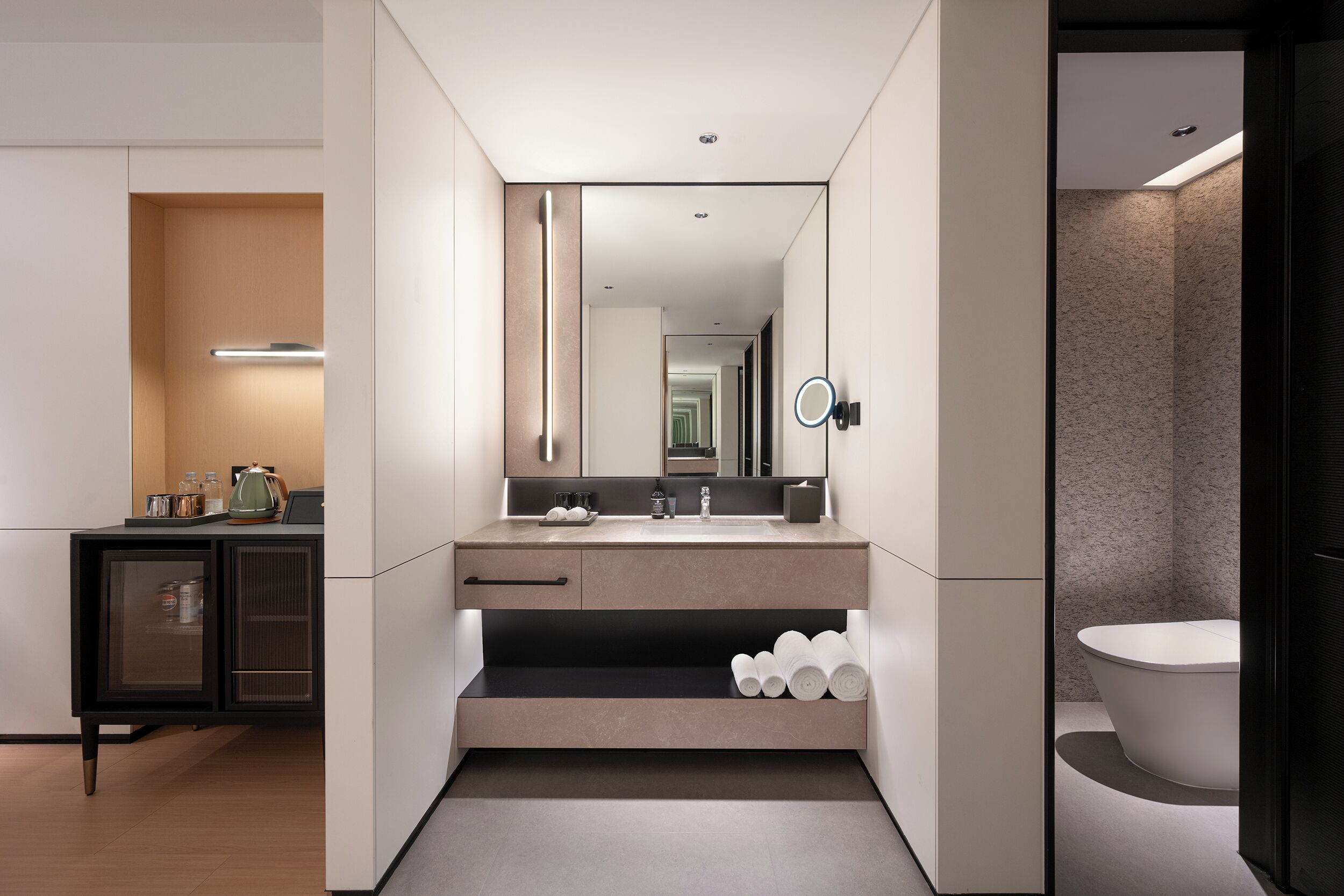 Executive-Doppelzimmer, Stadtblick | Badezimmer | Regendusche, kostenlose Toilettenartikel, Haartrockner, Bademäntel