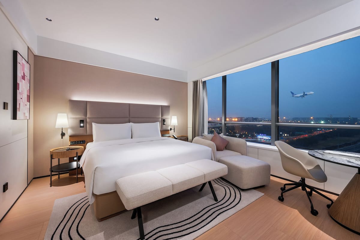 Superior dubbelrum för 1 person | Skrivbord, arbetsyta för laptop, ljudisolering och strykjärn/strykbräda