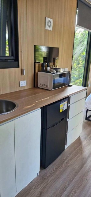 Private kitchen - Tea Garden Creek Farm Retreat 2 by Tiny Away (Markwood)