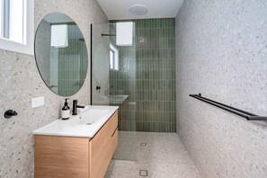 Unclassified image, 2 of 12, button