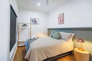 Unclassified image, 5 of 12, button