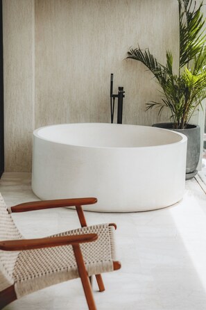 Deep-tissue massages, sports massages, massages - Suom Apartment and Villas Canggu (Canggu)