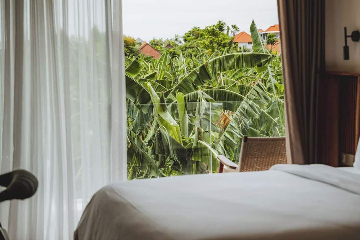 Safe på rommet, skrivebord, skrivebord for bærbar PC og lydisolert