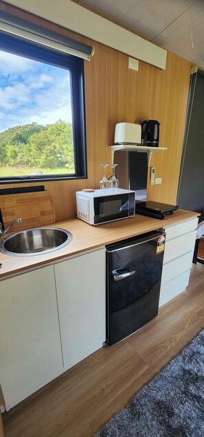 Private kitchen - Omoho Stream X by Tiny Away (Kennedy Bay)