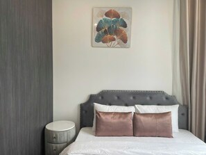 Caja de seguridad en la habitación y escritorio 