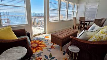 Signature House, 3 Bedrooms, Patio, Bay View | Living area