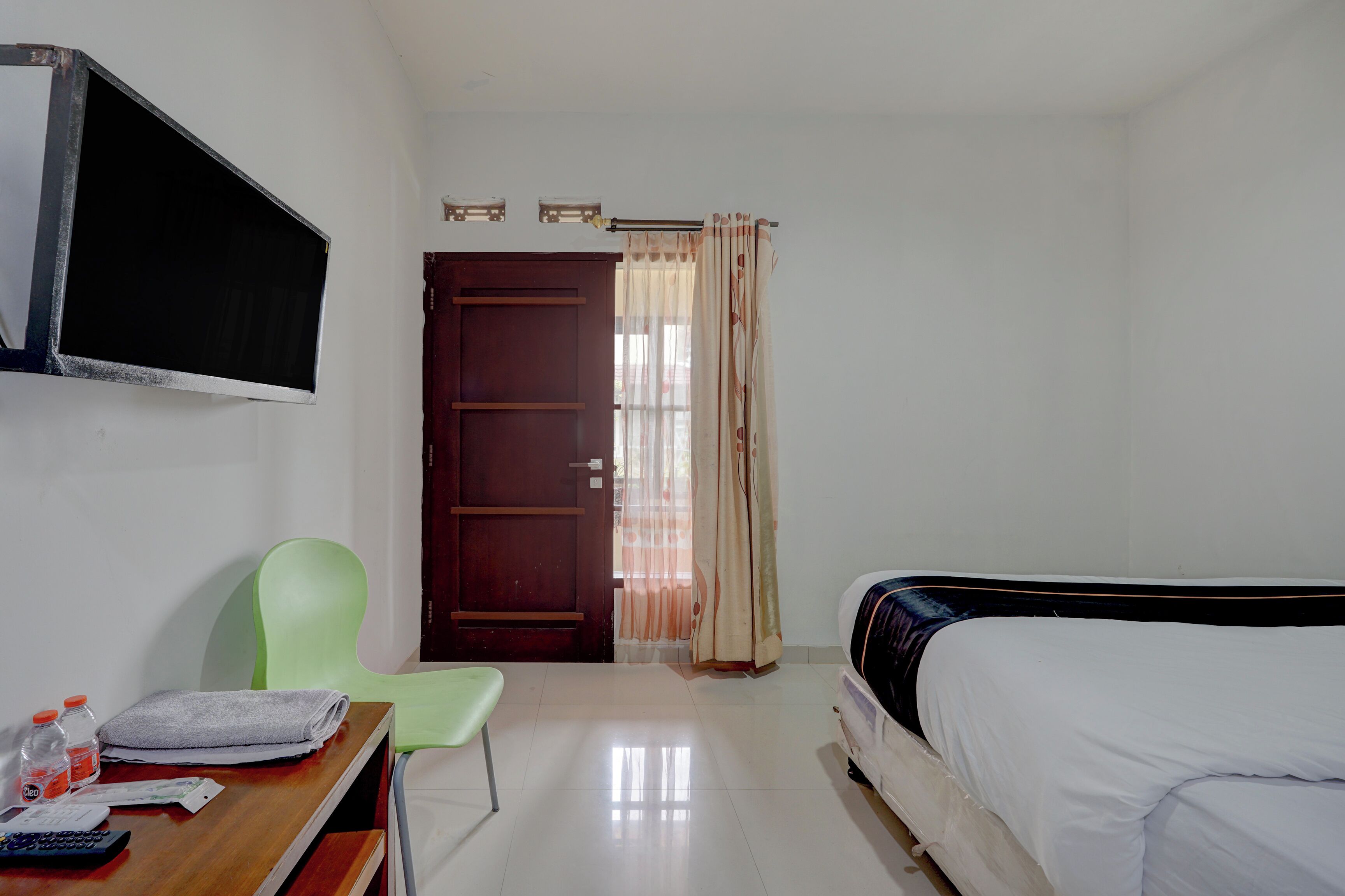 Kamar Double Standar | Wi-Fi gratis dan seprai linen